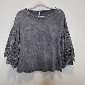 Gimmicks BKE Womens Small 3/4 Bell Sleeve Gray Acid Wash Boho Crop Top Crochet
